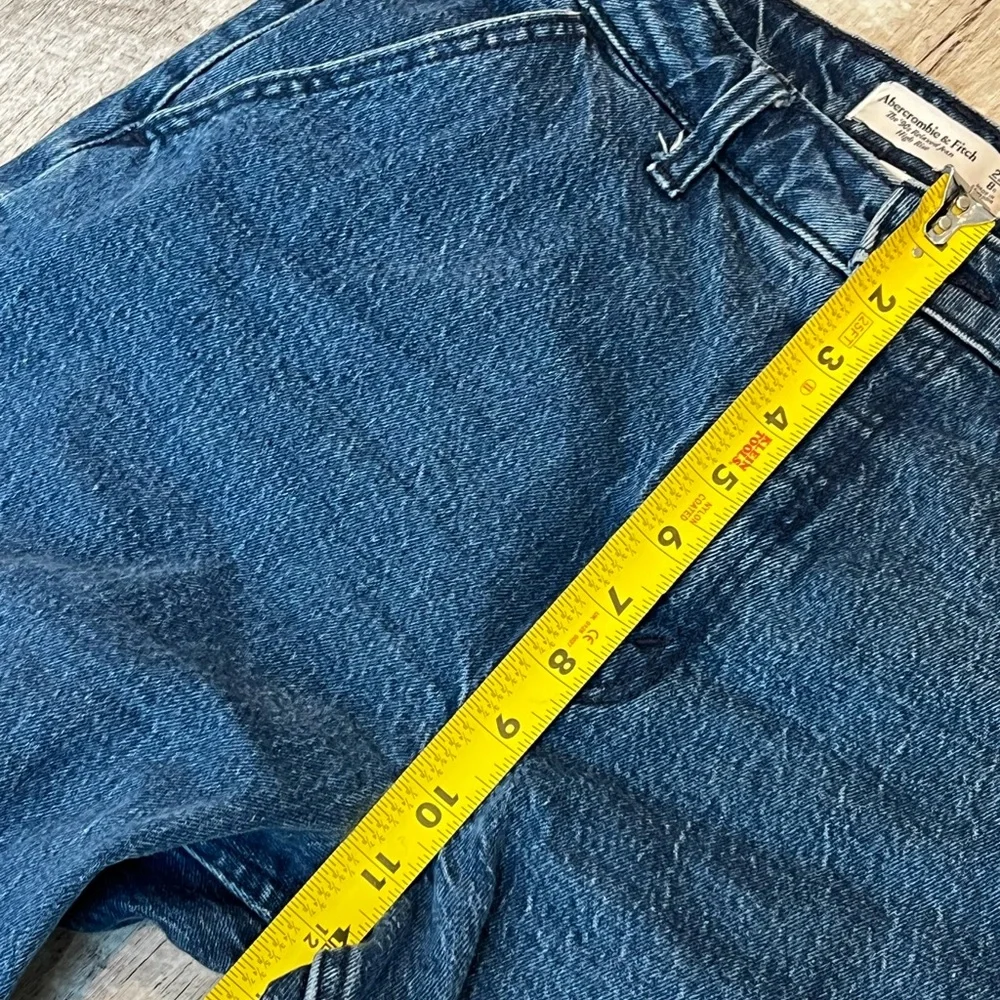 Abercrombie & Fitch The 90's Relaxed High Rise Blue Jeans - Picture 5 of 9